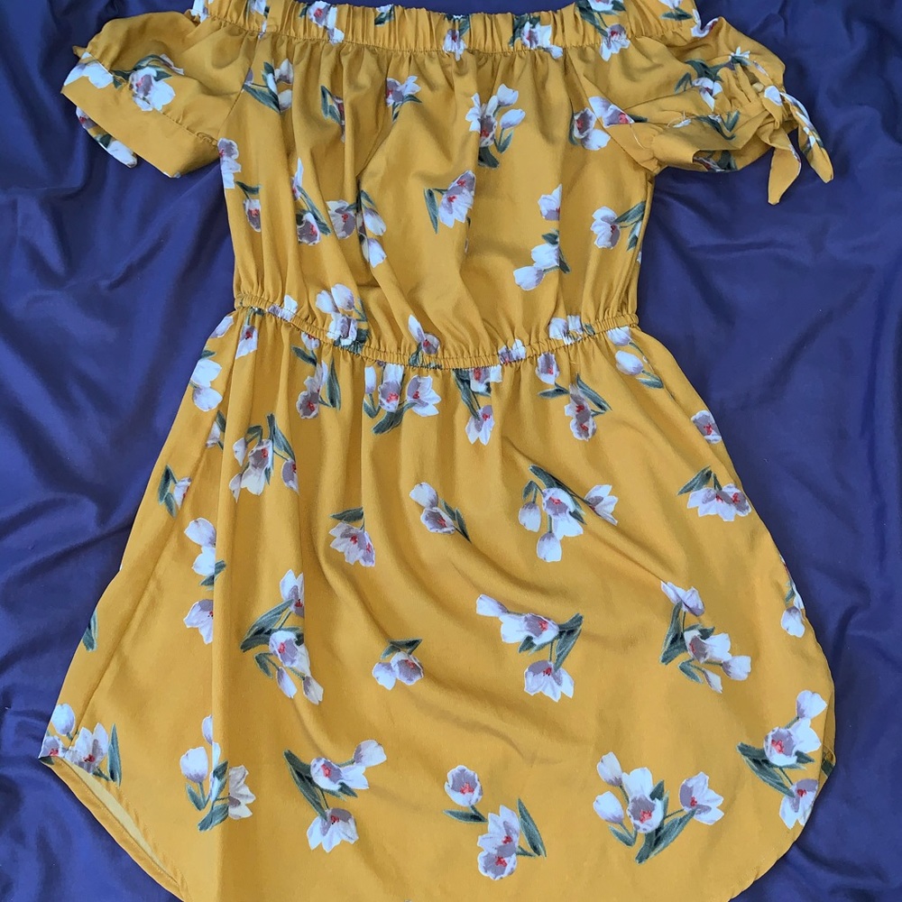 Sleeveless dress, off shoulder